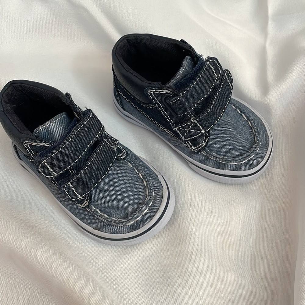 Children’s Place Toddler High Top Sneaker Like New